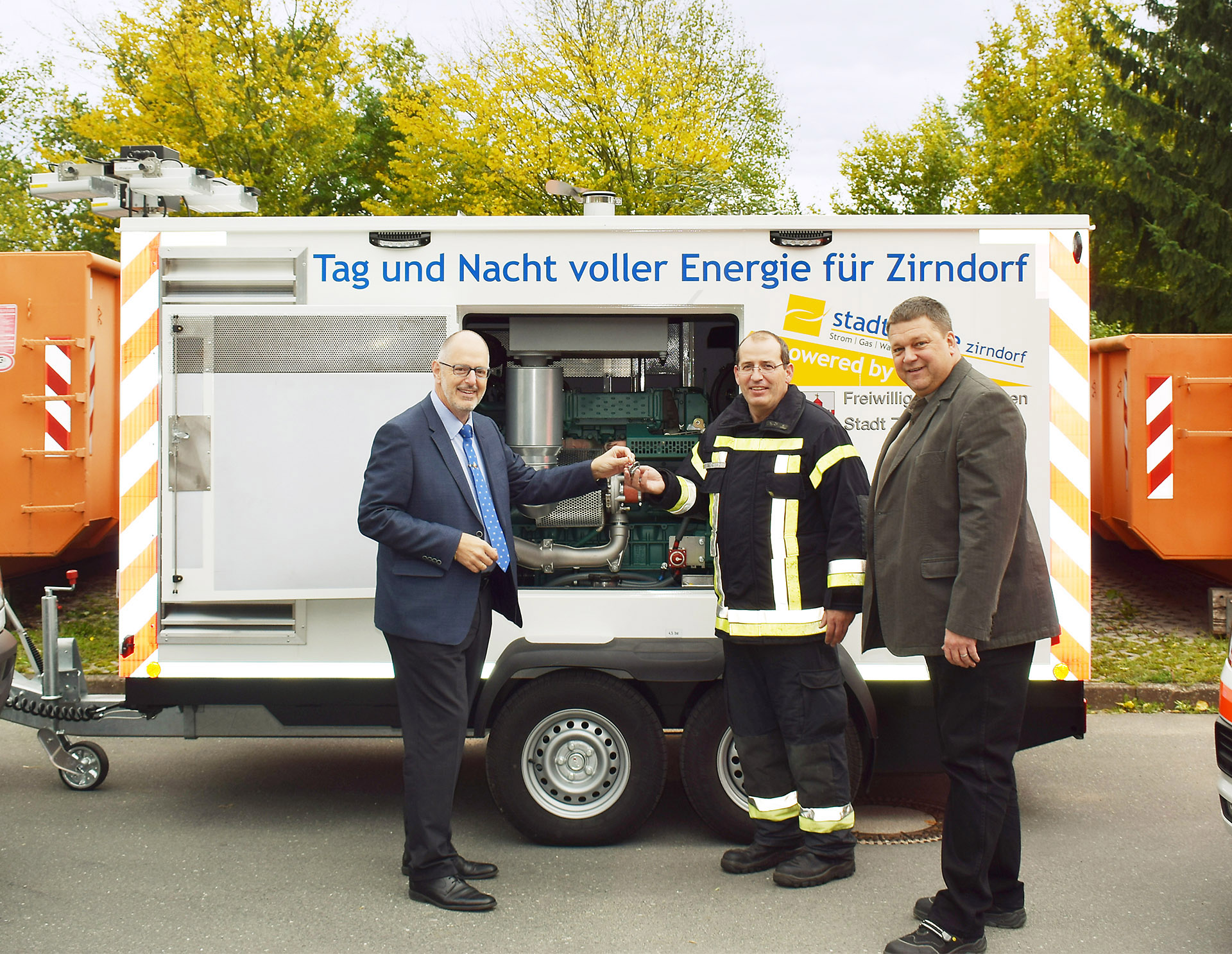 Übergabe der Netzersatzanlage (Stromgenerator) an die Feuerwehr Zirndorf